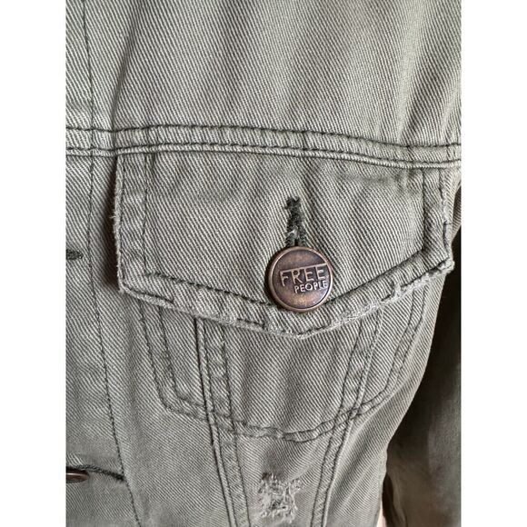 Free People Women's Green Distressed Jean‎ Jacket sz 6 EUC Soft Cotton - Picture 3 of 8
